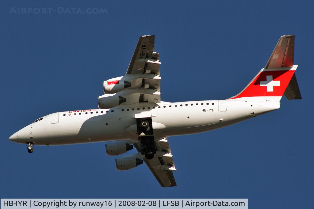 HB-IYR, 2001 British Aerospace Avro 146-RJ100 C/N E3382, Swiss on ILS-34