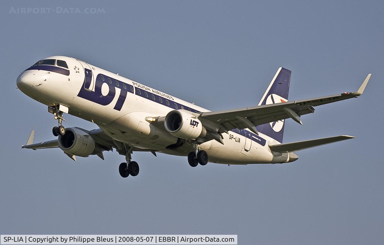 SP-LIA, 2006 Embraer 175STD (ERJ-170-200STD) C/N 17000125, Short final rwy 02.