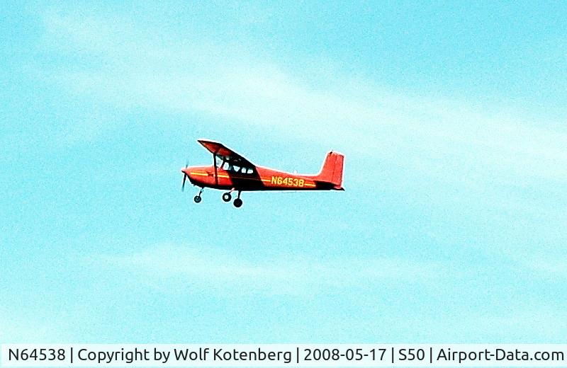 N64538, 1975 Cessna 172M C/N 17265293, t/o at Auburn regional, very hot day