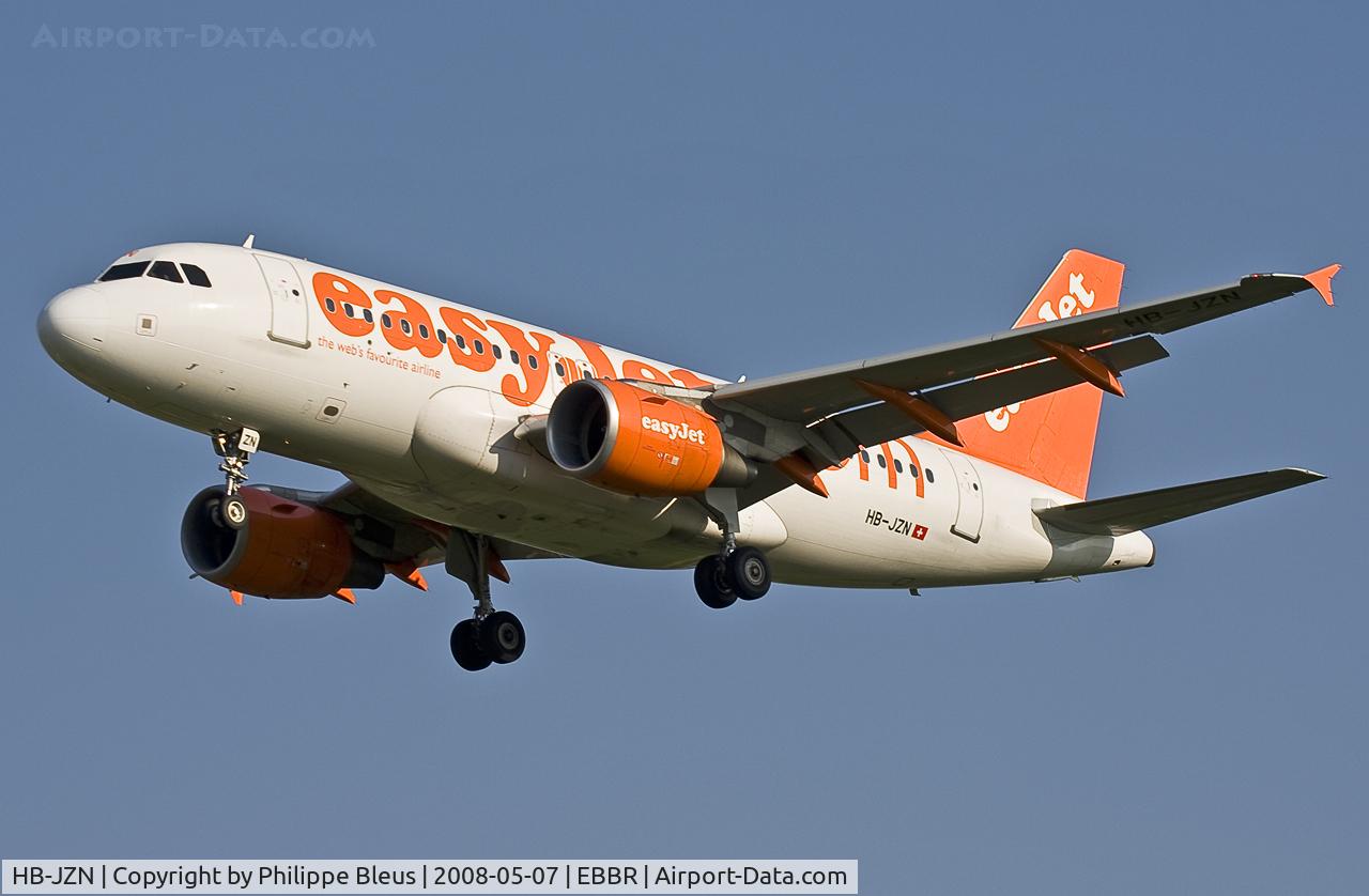 HB-JZN, 2005 Airbus A319-111 C/N 2387, Swiss EasyJet with (as usual TWO central emergency exit doors) on short final rwy 02.