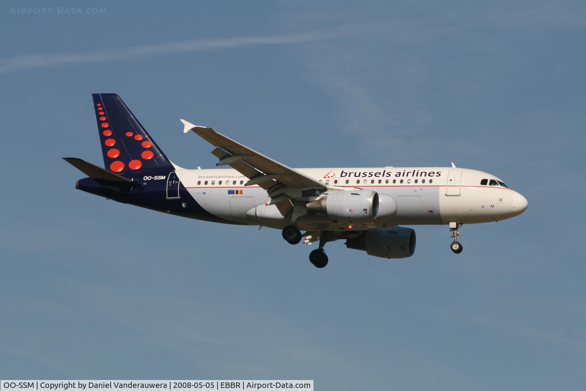 OO-SSM, 2000 Airbus A319-112 C/N 1388, descending to rwy 02