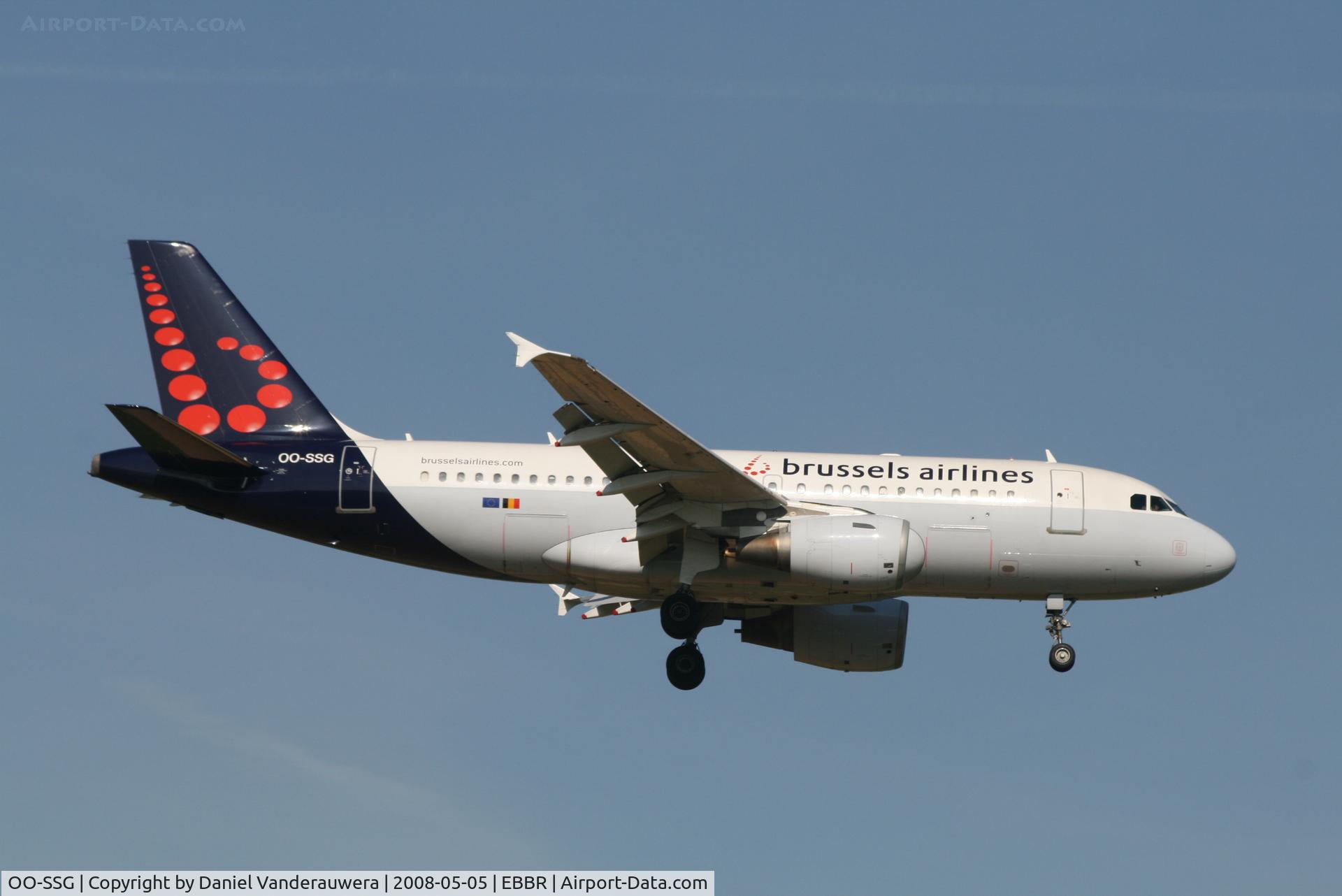 OO-SSG, 2000 Airbus A319-112 C/N 1160, descending to rwy 02