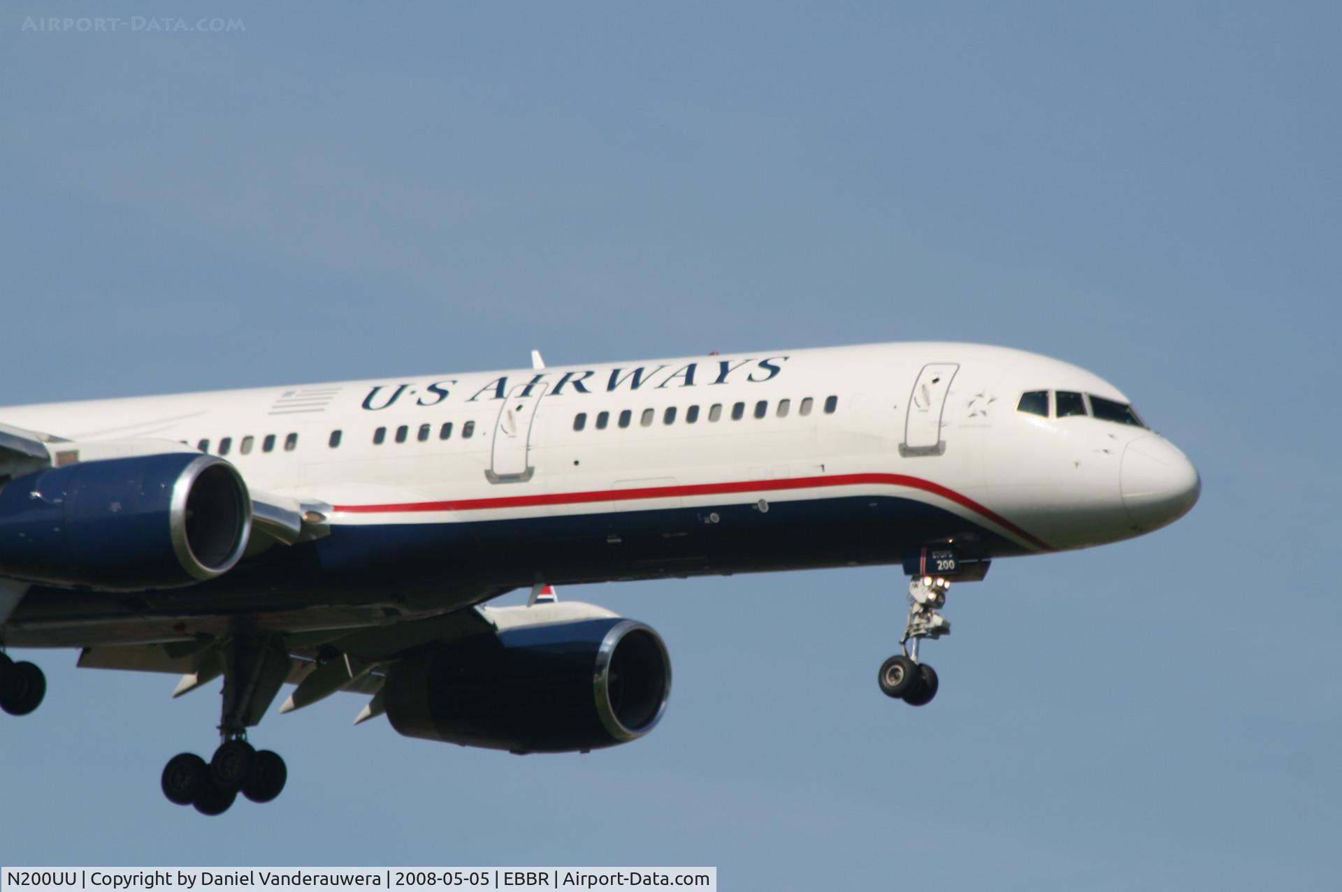N200UU, 1995 Boeing 757-2B7 C/N 27809, descending to rwy 02