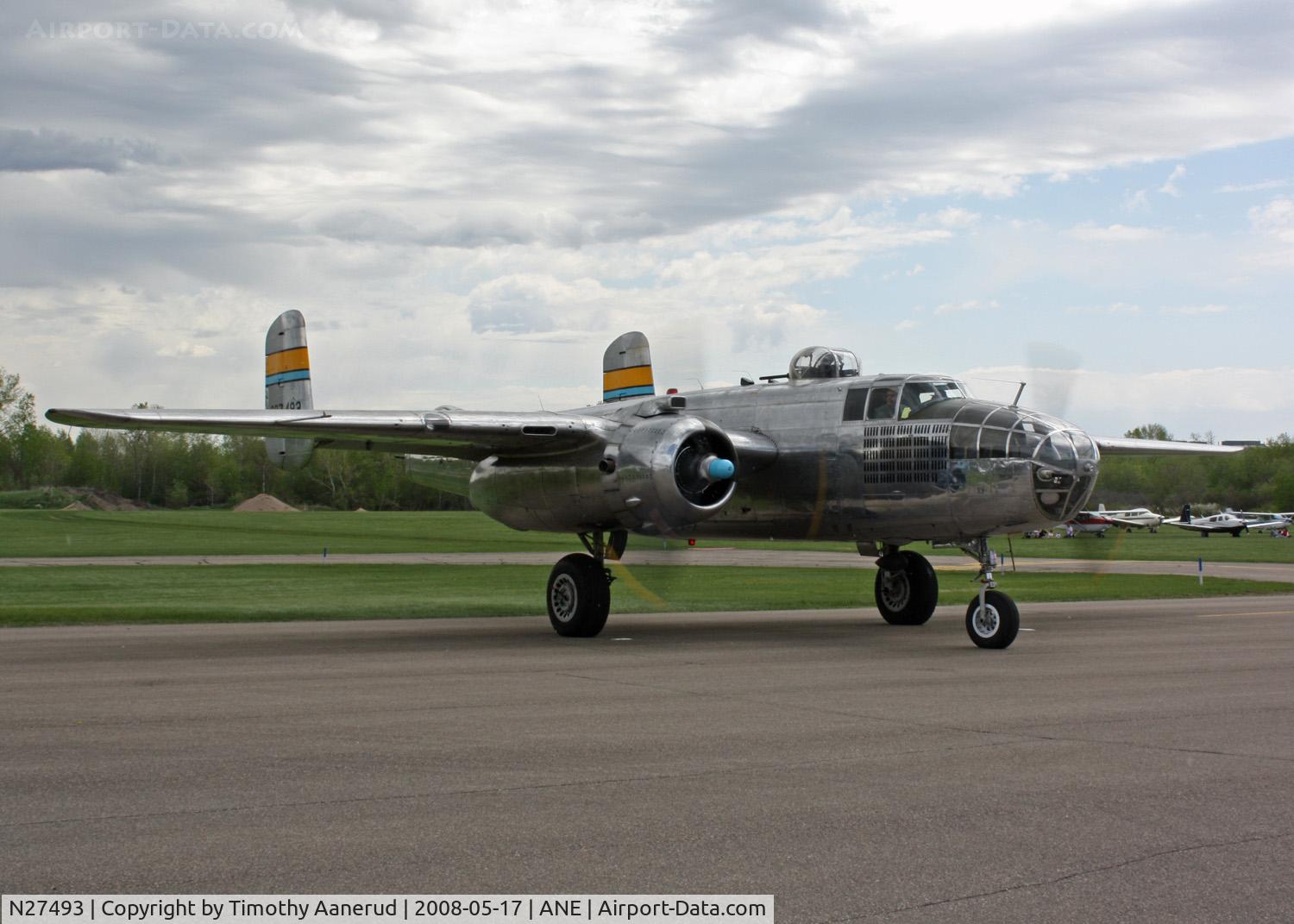 N27493, 1944 North American TB-25K Mitchell C/N 44-29869/108-33144, Engine startup for Minnesota State Capital Fly-Over