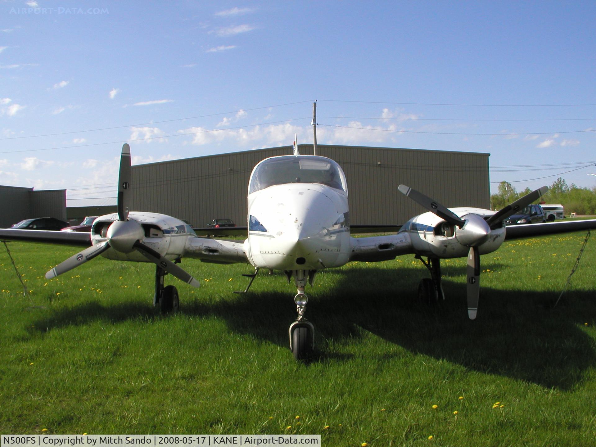 N500FS, 1976 Cessna 310R C/N 310R0630, Tied down at Anoka County.