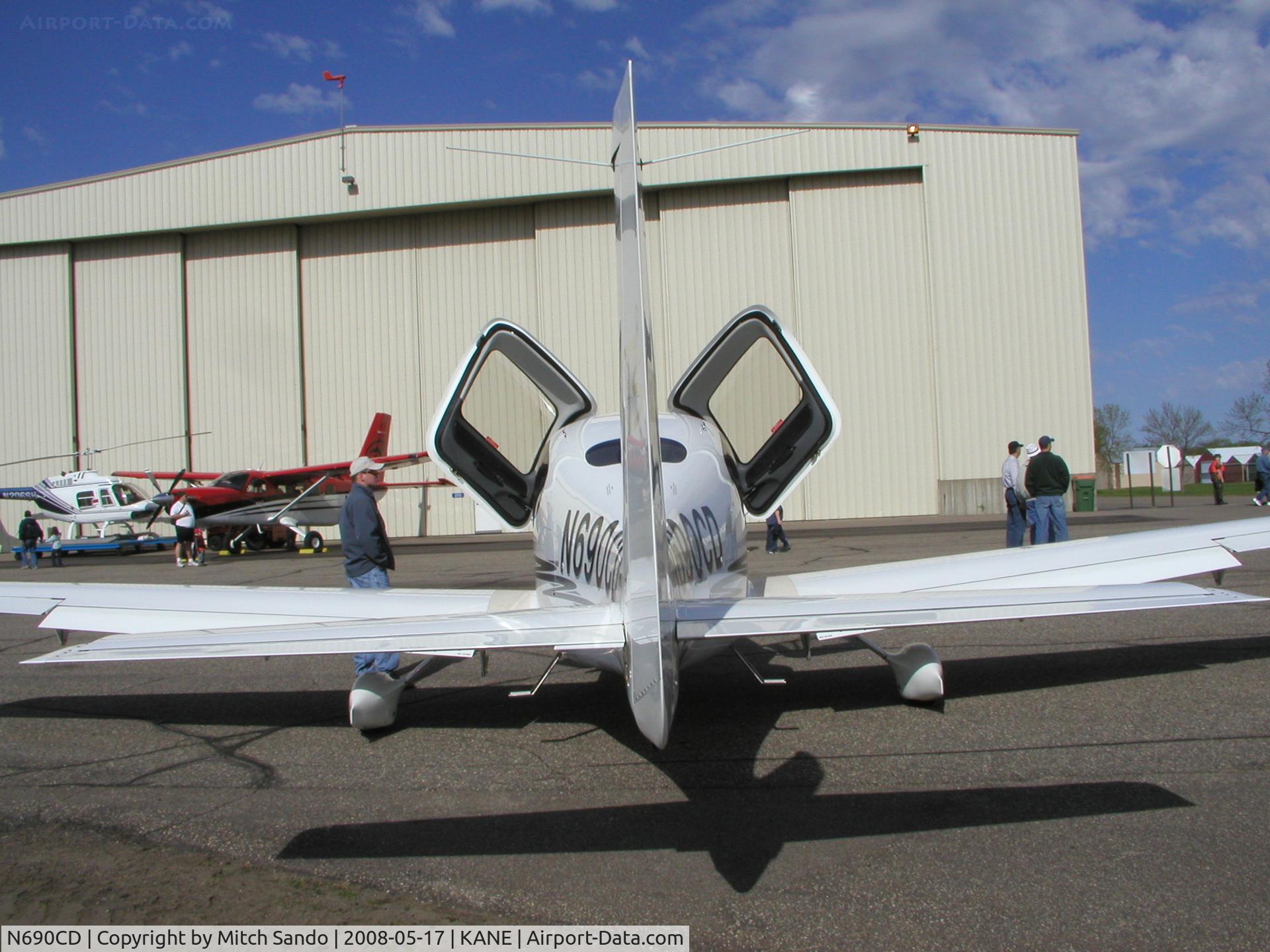 N690CD, 2005 Cirrus SR20 C/N 1595, Blaine Aviation Weekend '08.