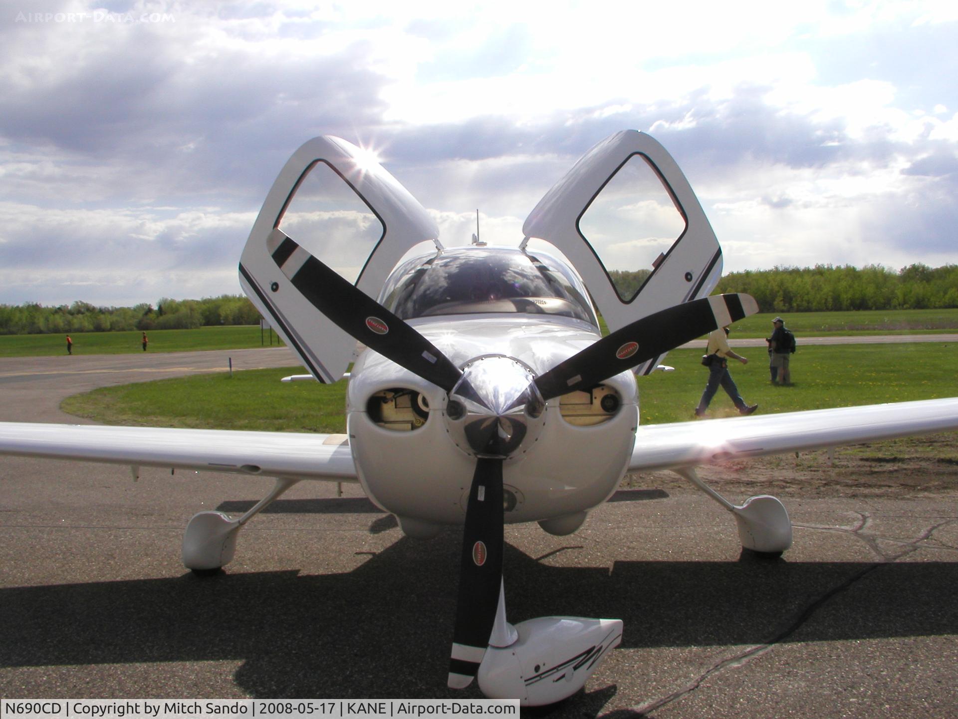 N690CD, 2005 Cirrus SR20 C/N 1595, Blaine Aviation Weekend '08.