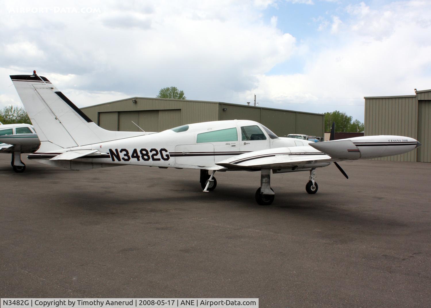 N3482G, 1976 Cessna 310R C/N 310R0850, 1976 Cessna 310R, Parked at Anoka County