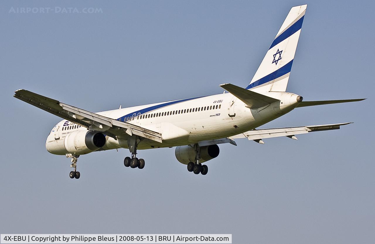 4X-EBU, 1993 Boeing 757-258 C/N 26053/529, Above the fence for rwy 02