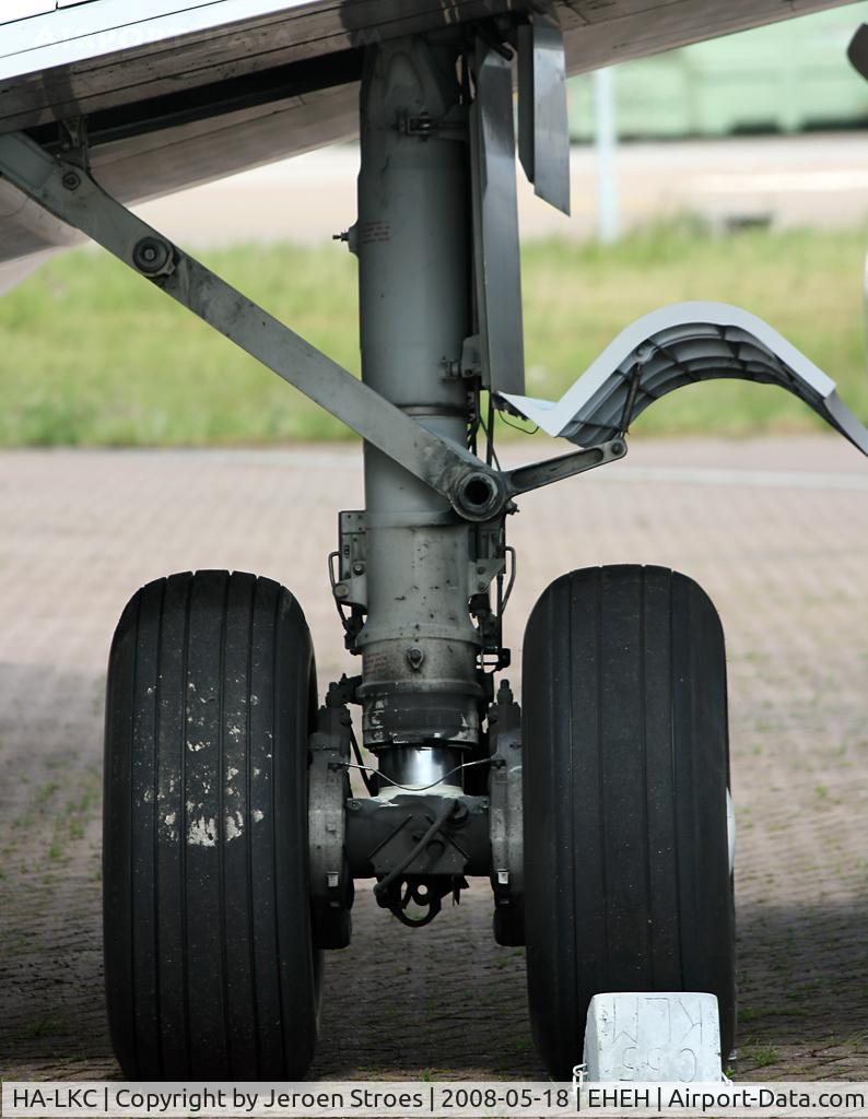 HA-LKC, 1999 Boeing 737-8K5 C/N 27991, .