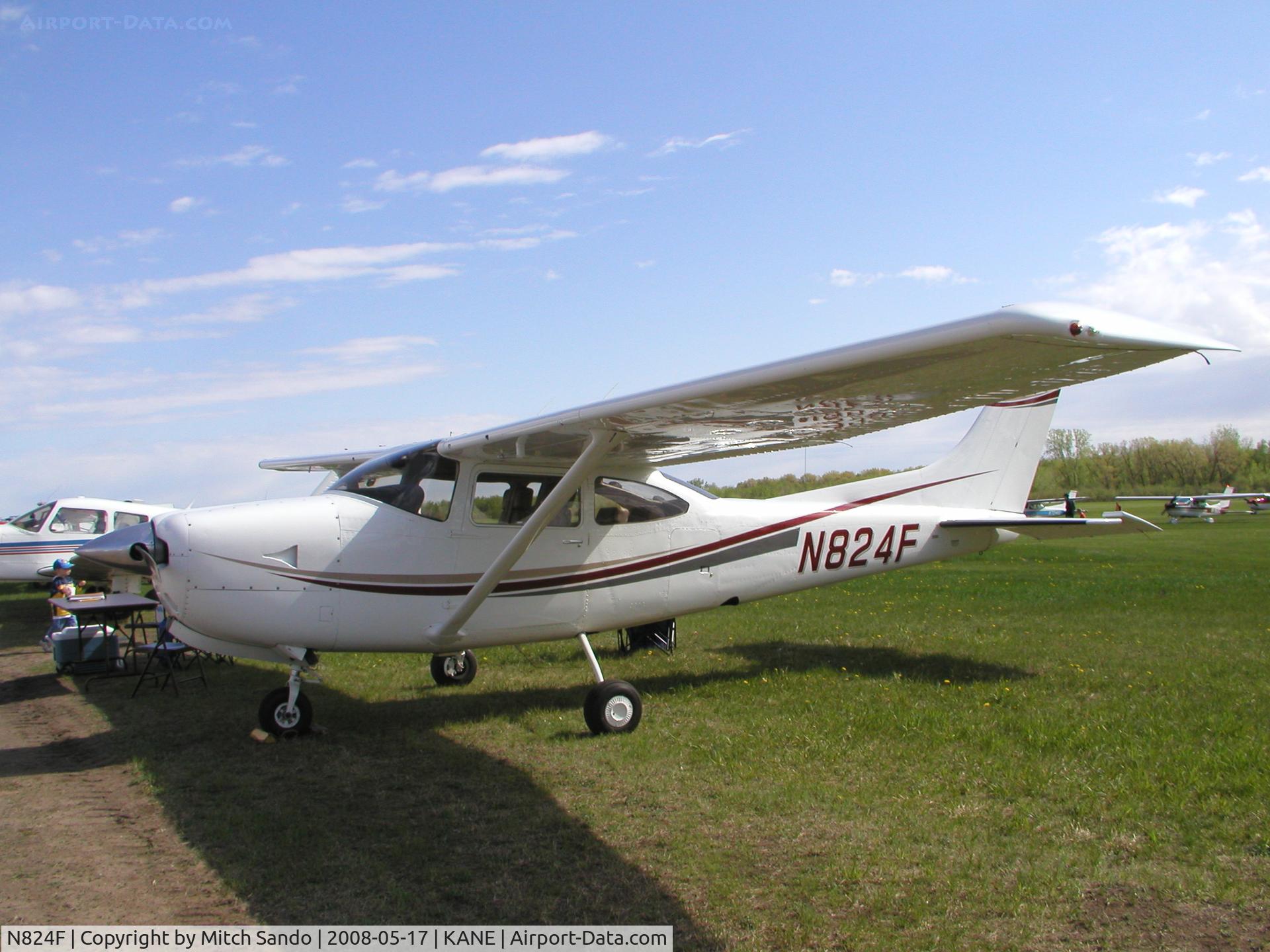 N824F, 1977 Cessna R182 Skylane RG C/N R18200022, Blaine Aviation Weekend '08.