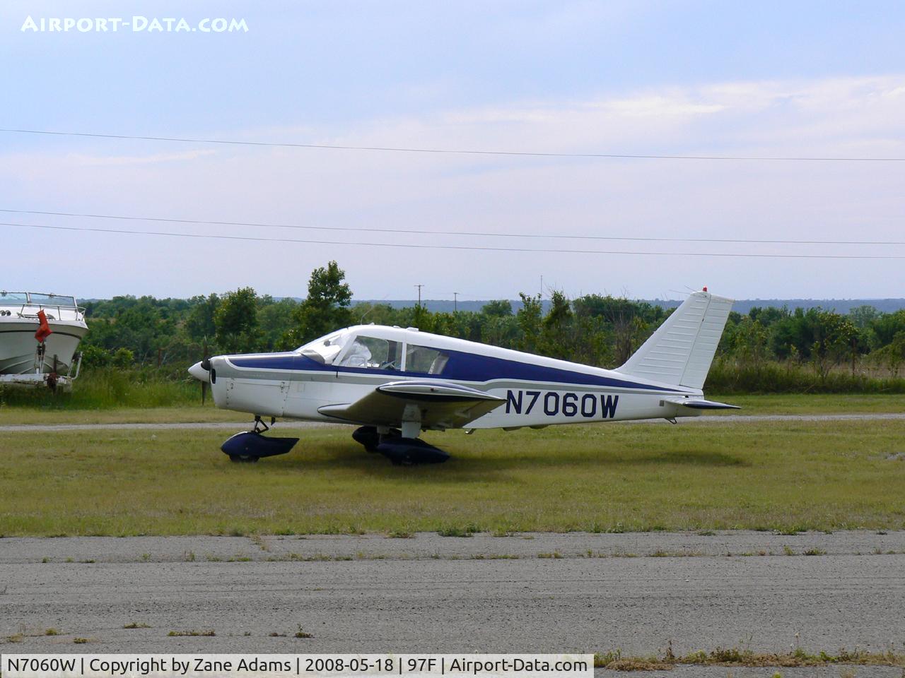 N7060W, 1962 Piper PA-28-180 C/N 28-819, At Crazy Horse Municipal Airport, Davis, OK