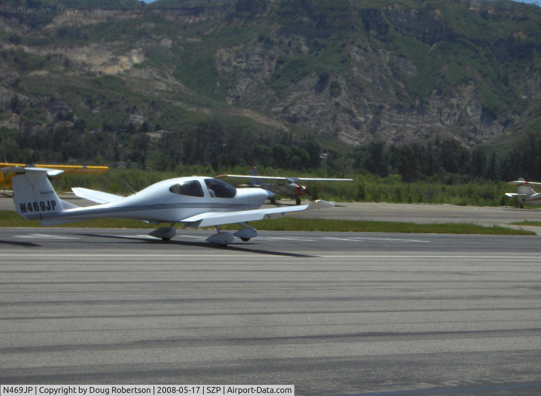 N469JP, Diamond DA-40 Diamond Star C/N 40.469, Diamond Aircraft Ind. DA-40, Lycoming IO-360-M1A 180 Hp, landing roll Rwy 22