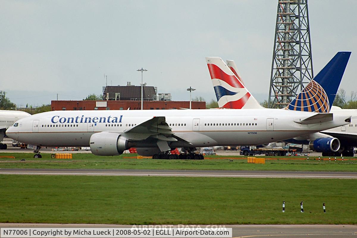 N77006, 1998 Boeing 777-224 C/N 29476, Taxiing to the runway