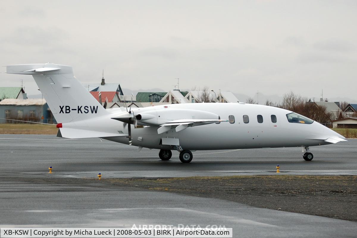 XB-KSW, 2008 Piaggio P-180 Avanti II C/N 1175, Taxiing to the runway