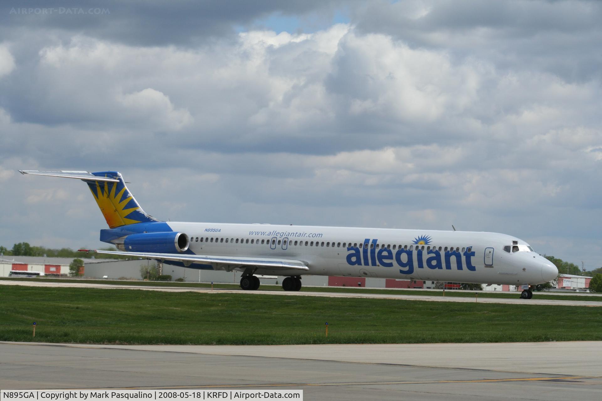 N895GA, 1988 McDonnell Douglas MD-82 (DC-9-82) C/N 49667, MD-82
