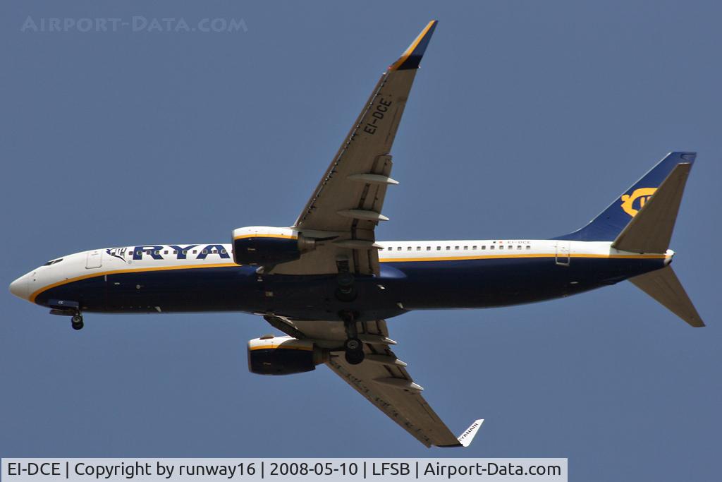 EI-DCE, 2004 Boeing 737-8AS C/N 33563, landing on rwy 34 - ILS-34 approach