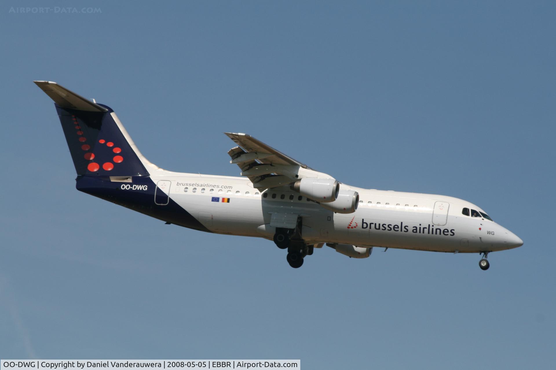 OO-DWG, 1998 British Aerospace Avro 146-RJ100 C/N E3336, flight SN2256 is descending to rwy 02