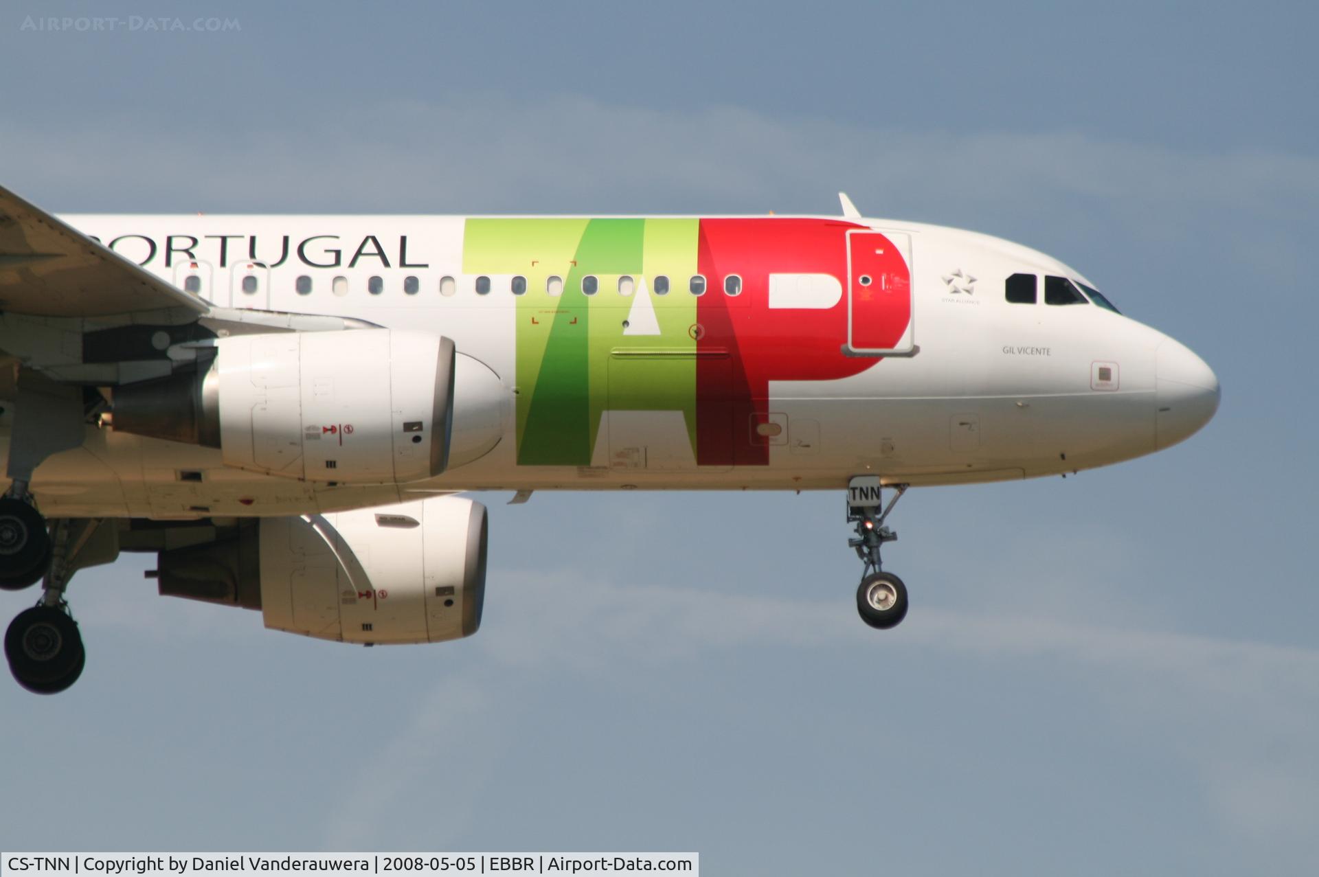 CS-TNN, 2002 Airbus A320-214 C/N 1816, arrival of 