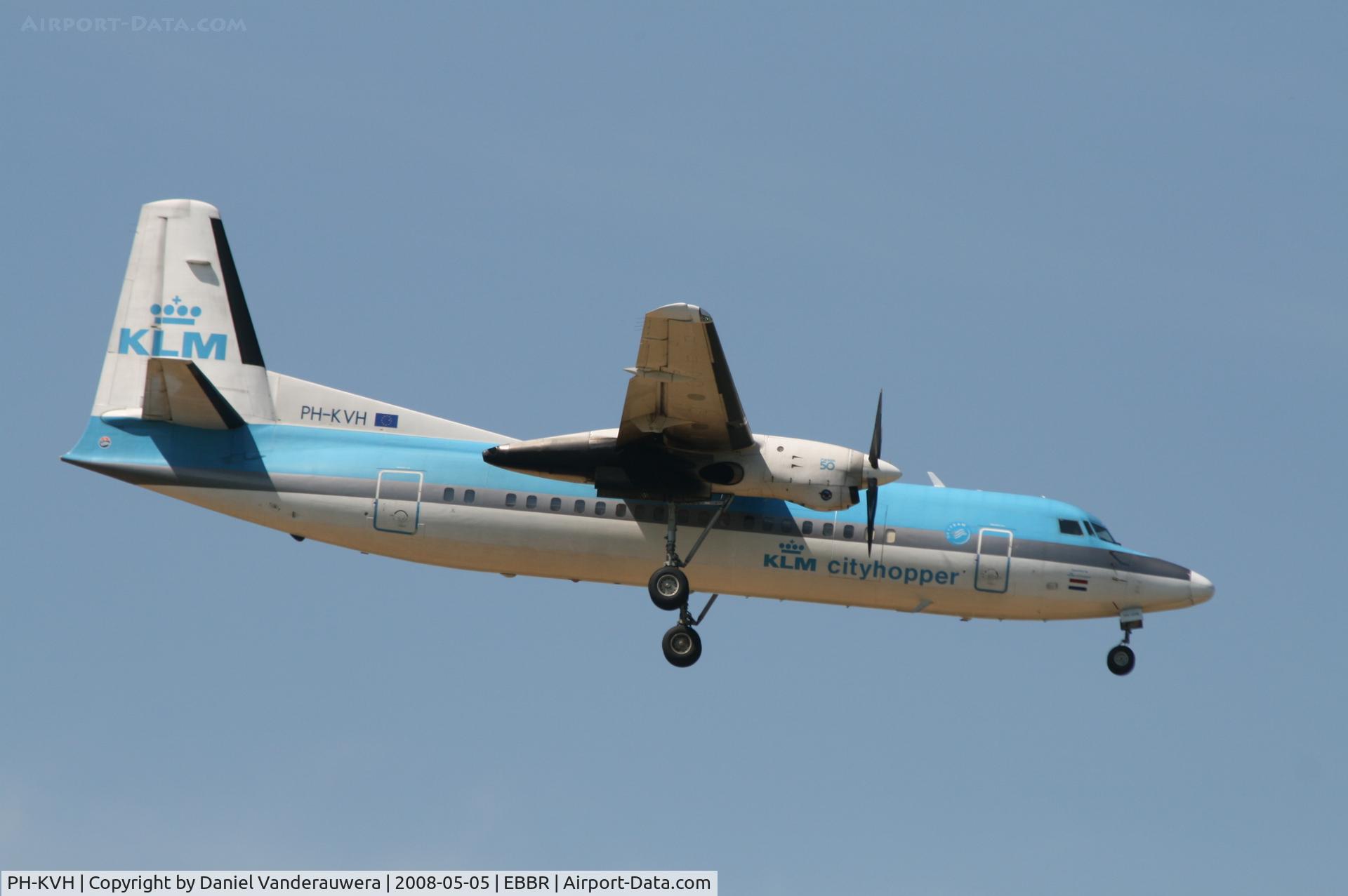 PH-KVH, 1991 Fokker 50 C/N 20217, flight KL1725 is descending to rwy 02