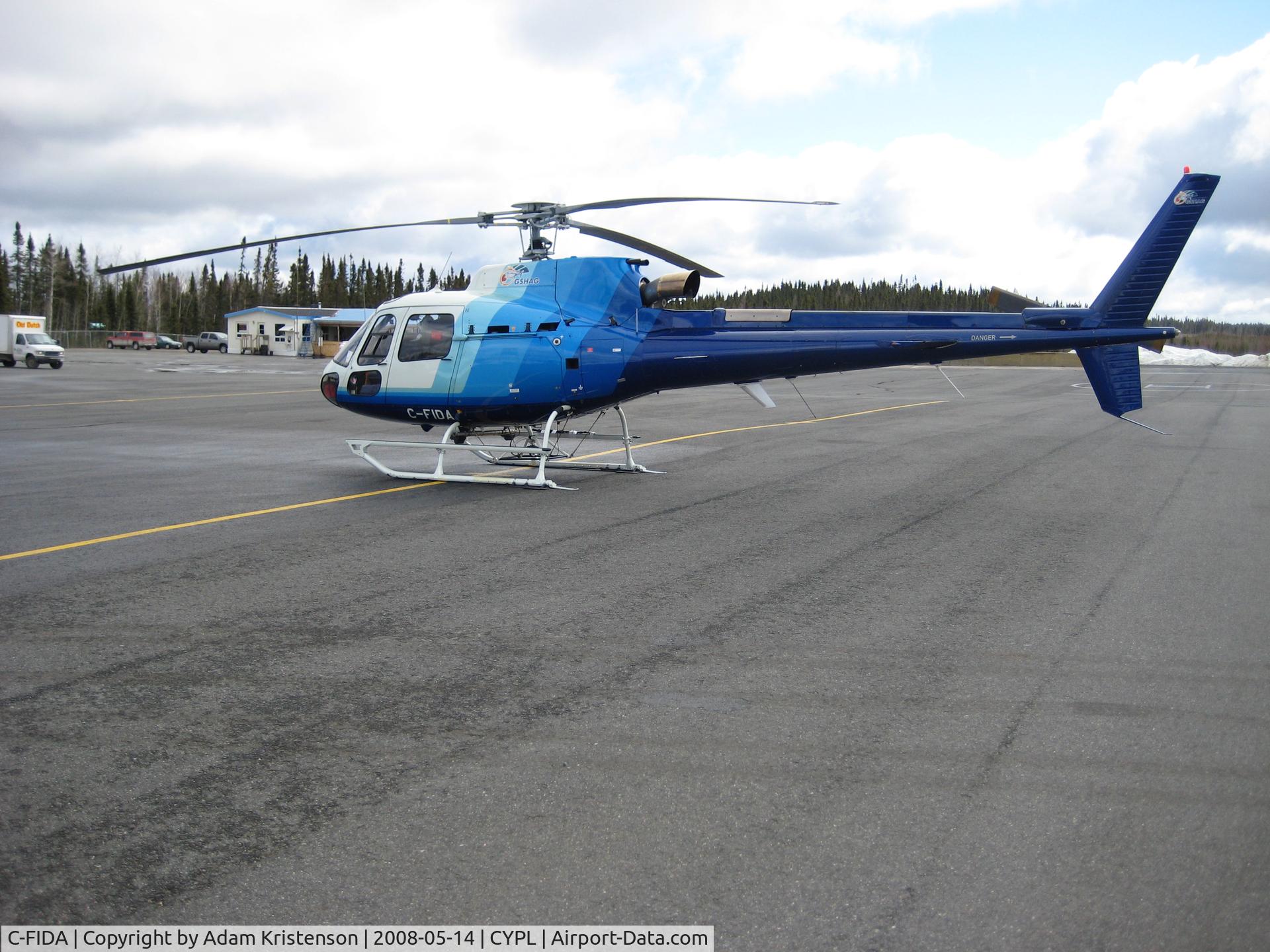C-FIDA, 2007 Aérospatiale AS-350B-3 Ecureuil C/N 4375, On the ramp in Pickle Lake