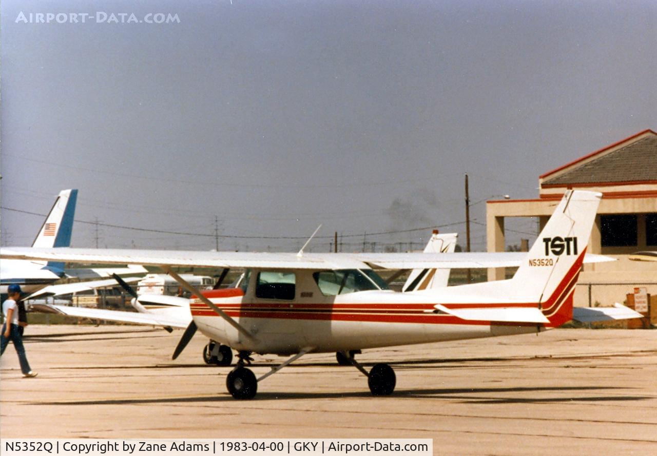 N5352Q, 1981 Cessna 152 C/N 15285103, At Arlington Municipal