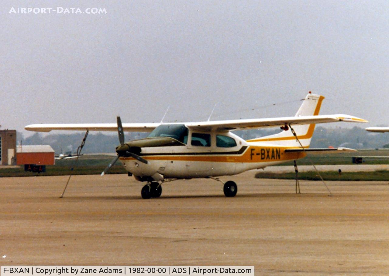 F-BXAN, Cessna T210F Turbo Centurion C/N 21060812, At Dallas Addison