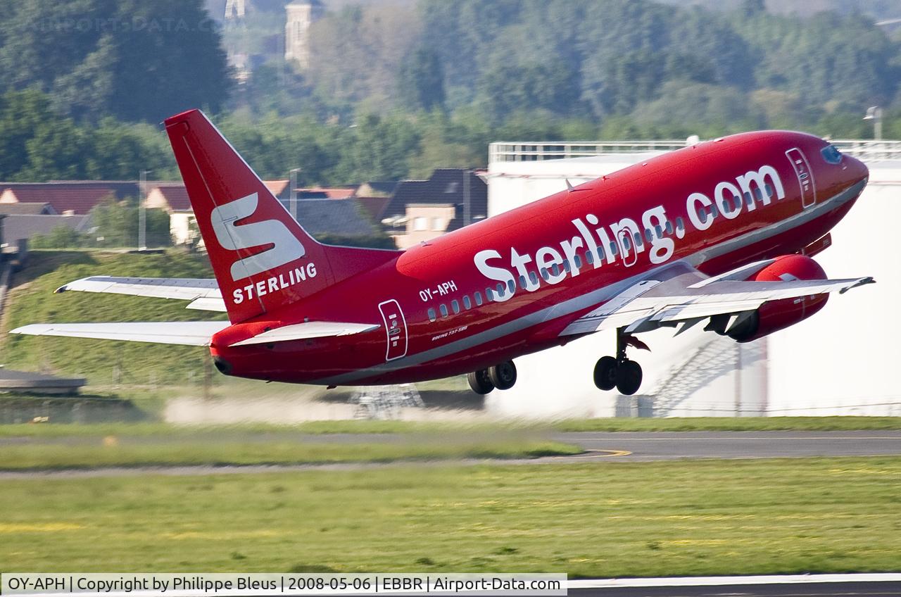 OY-APH, 1997 Boeing 737-5L9 C/N 28721, Lift off from (exceptional) rwy 07R.