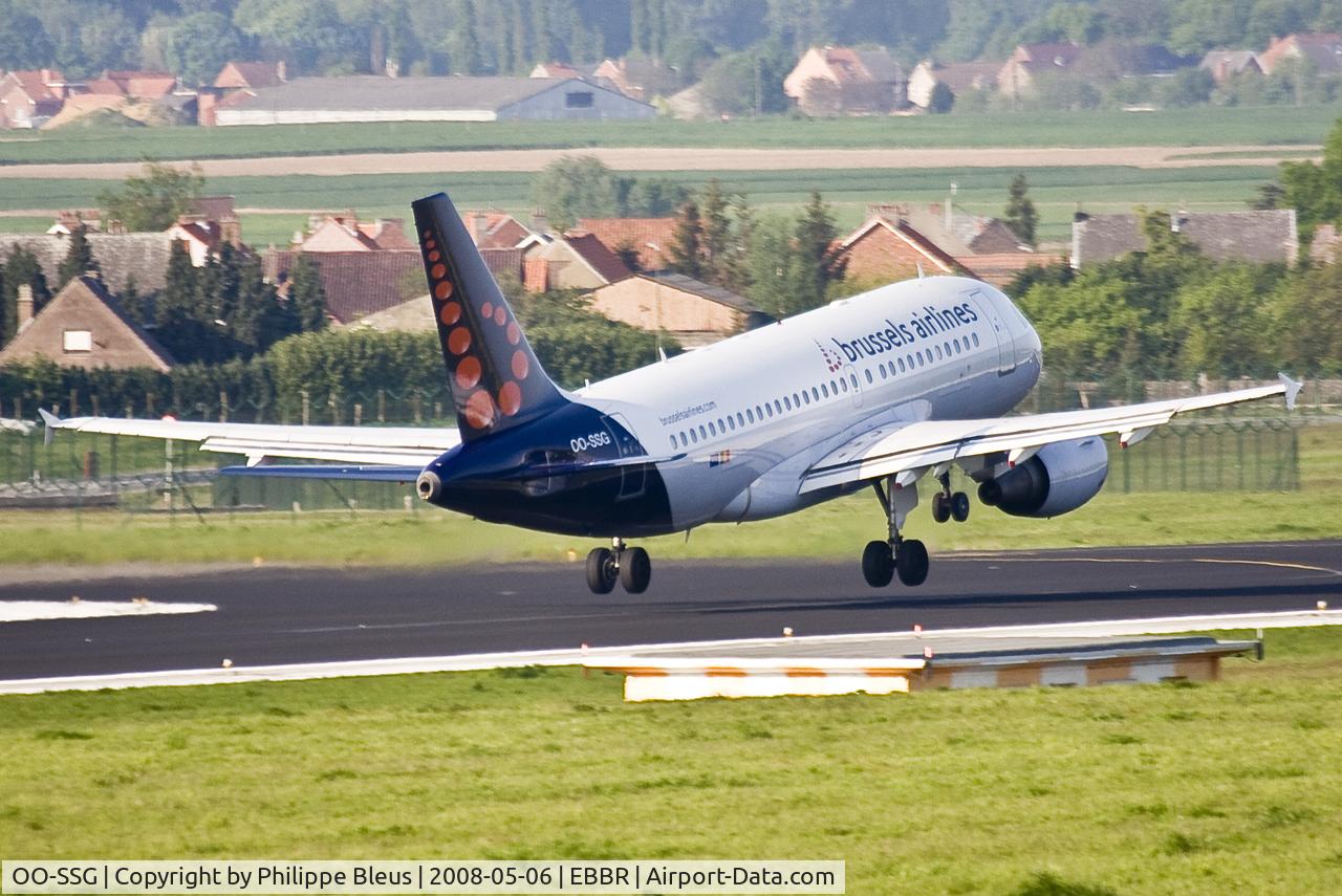 OO-SSG, 2000 Airbus A319-112 C/N 1160, Lift off from rwy 07R (rather unusal).