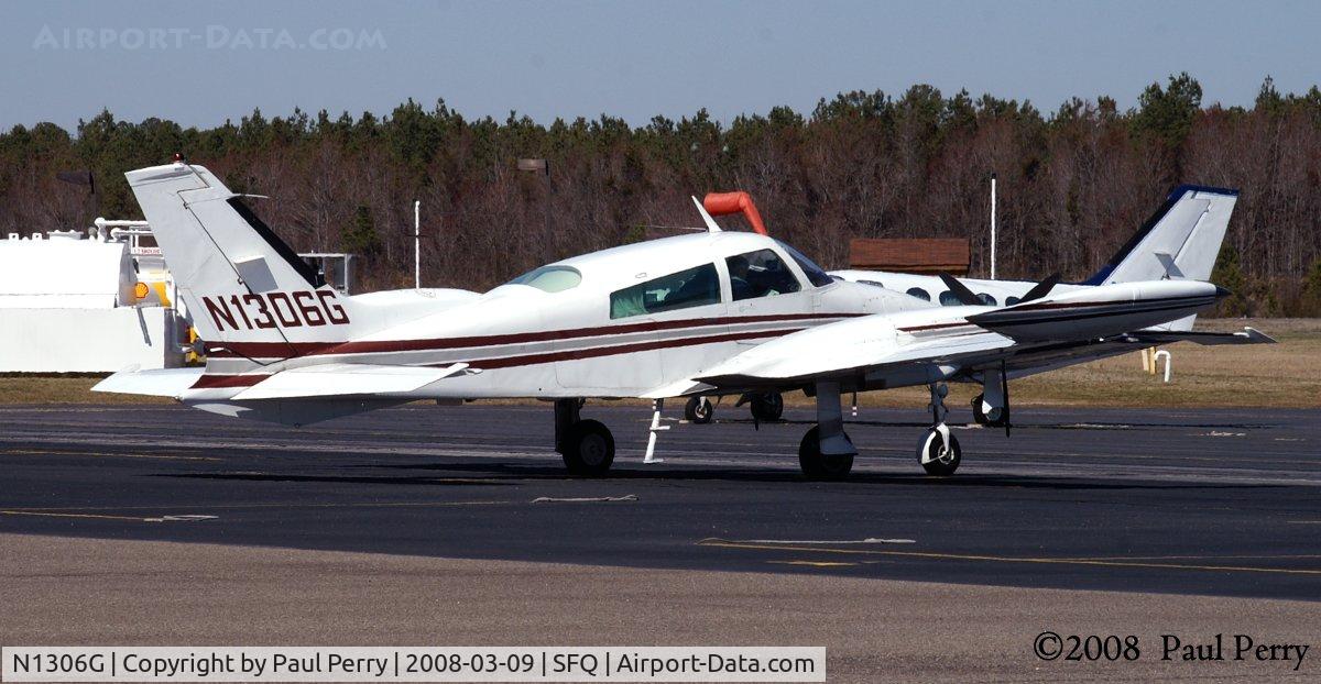N1306G, 1974 Cessna 310Q C/N 310Q1148, Loaded up, and running up