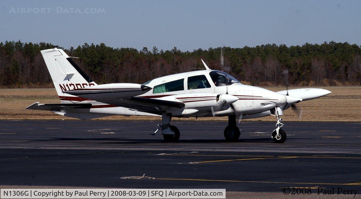 N1306G, 1974 Cessna 310Q C/N 310Q1148, Taxiiing out, looking grand