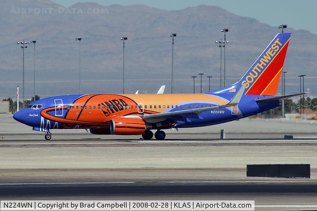 N224WN, 2005 Boeing 737-7H4 C/N 32493, Southwest Airlines - 'Slam Dunk' / 2005 Boeing 737-7H4