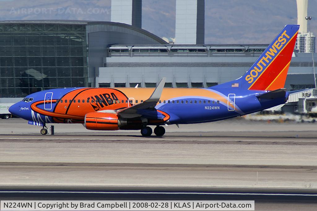 N224WN, 2005 Boeing 737-7H4 C/N 32493, Southwest Airlines - 'Slam Dunk' / 2005 Boeing 737-7H4