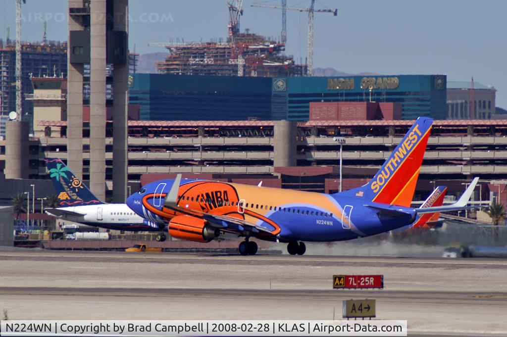 N224WN, 2005 Boeing 737-7H4 C/N 32493, Southwest Airlines - 'Slam Dunk' / 2005 Boeing 737-7H4