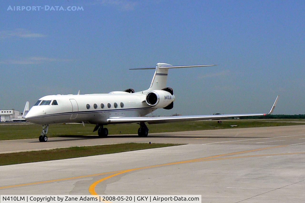 N410LM, 1999 Gulfstream Aerospace G-V C/N 578, At Arlington Municipal