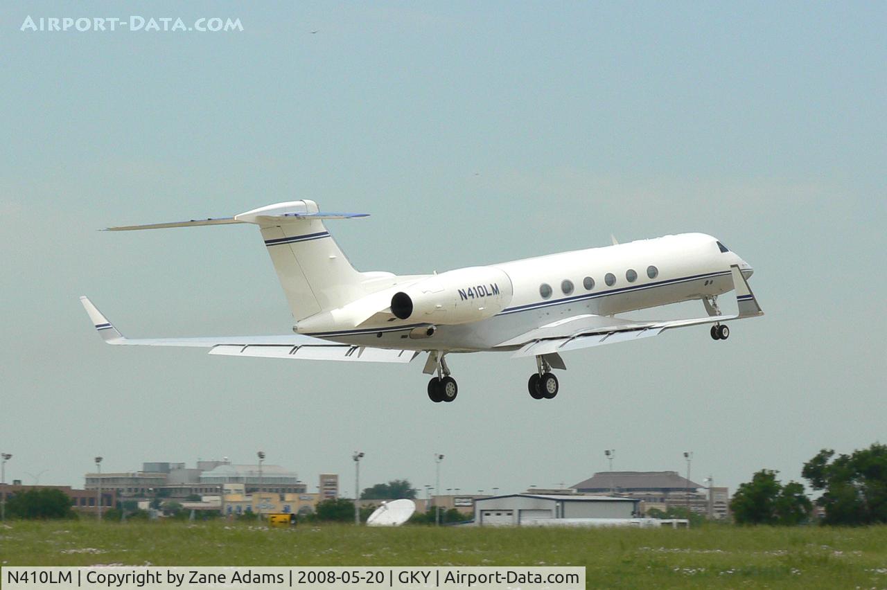 N410LM, 1999 Gulfstream Aerospace G-V C/N 578, At Arlington Municipal