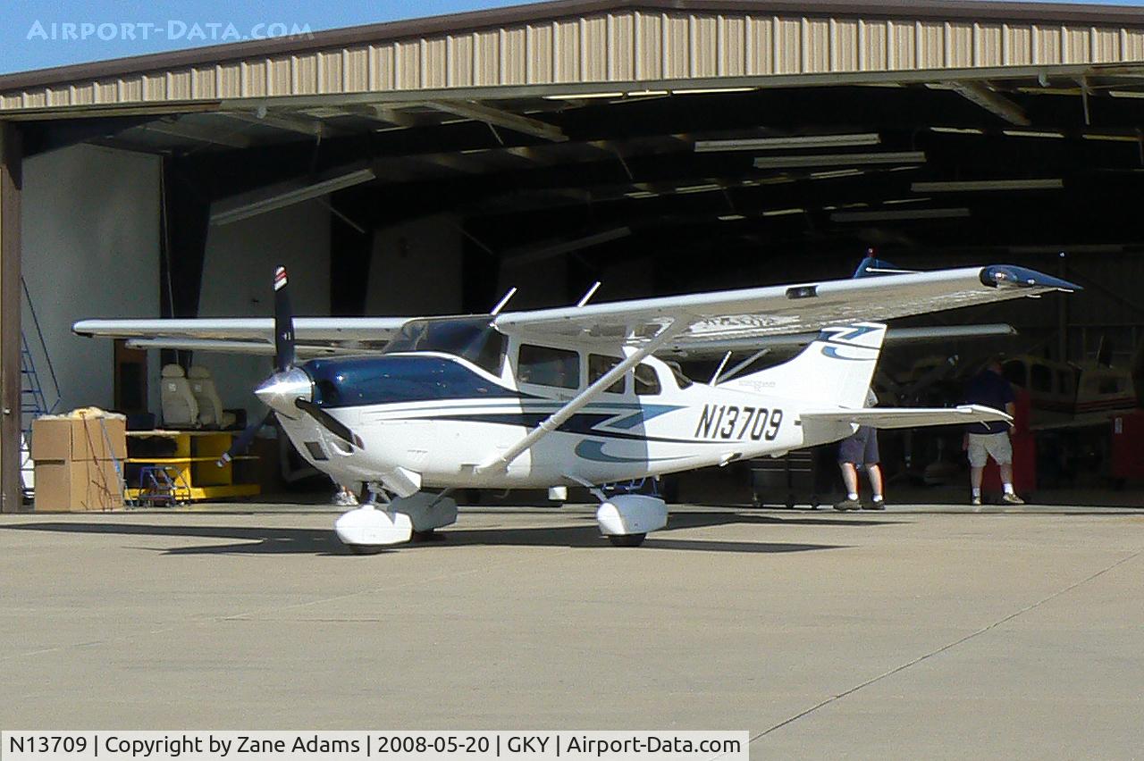 N13709, 2007 Cessna T206H Turbo Stationair C/N T20608706, At Arlington Municipal