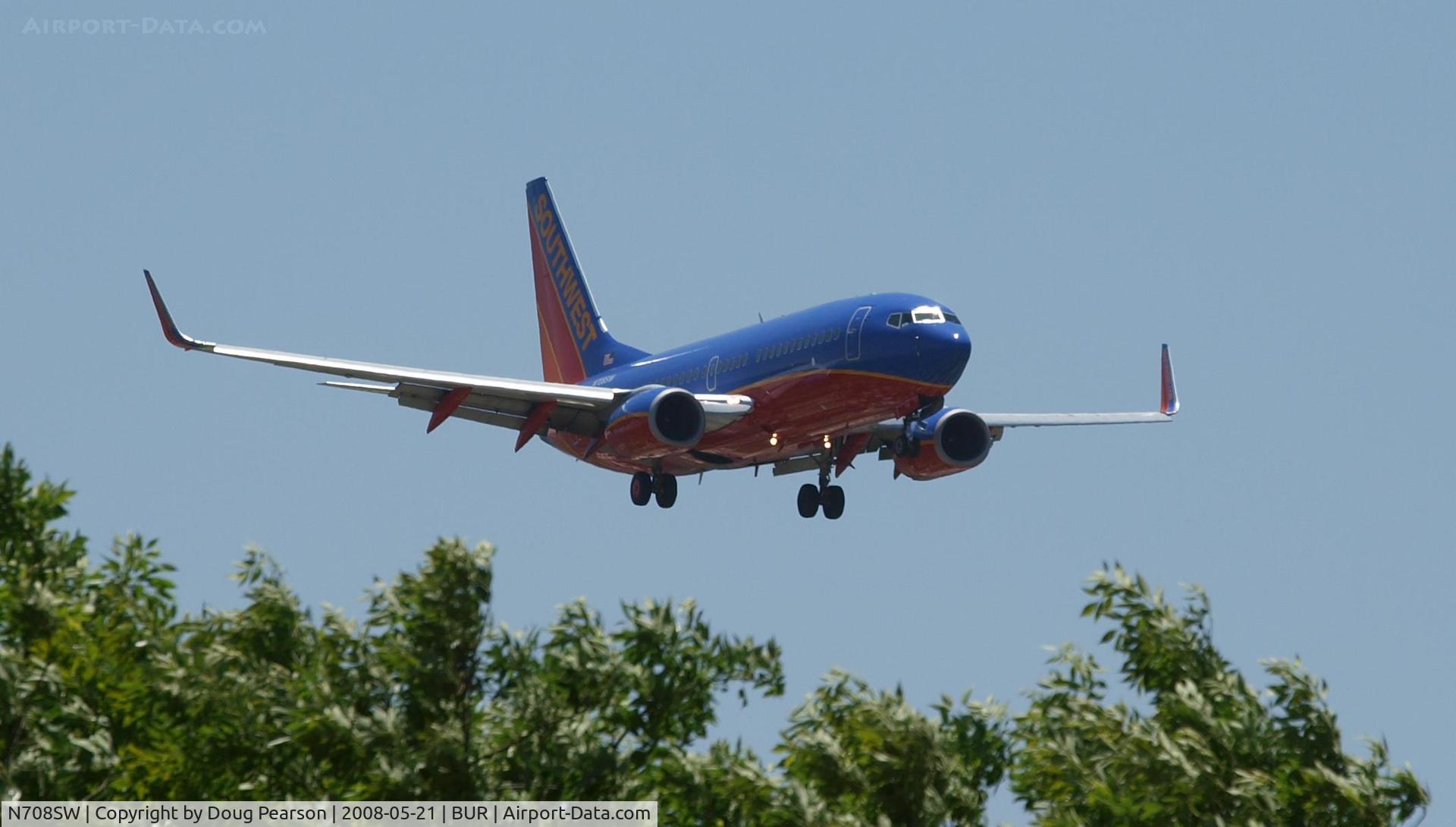 N708SW, 1998 Boeing 737-7H4 C/N 27842, Arriving at Bob Hope Airport