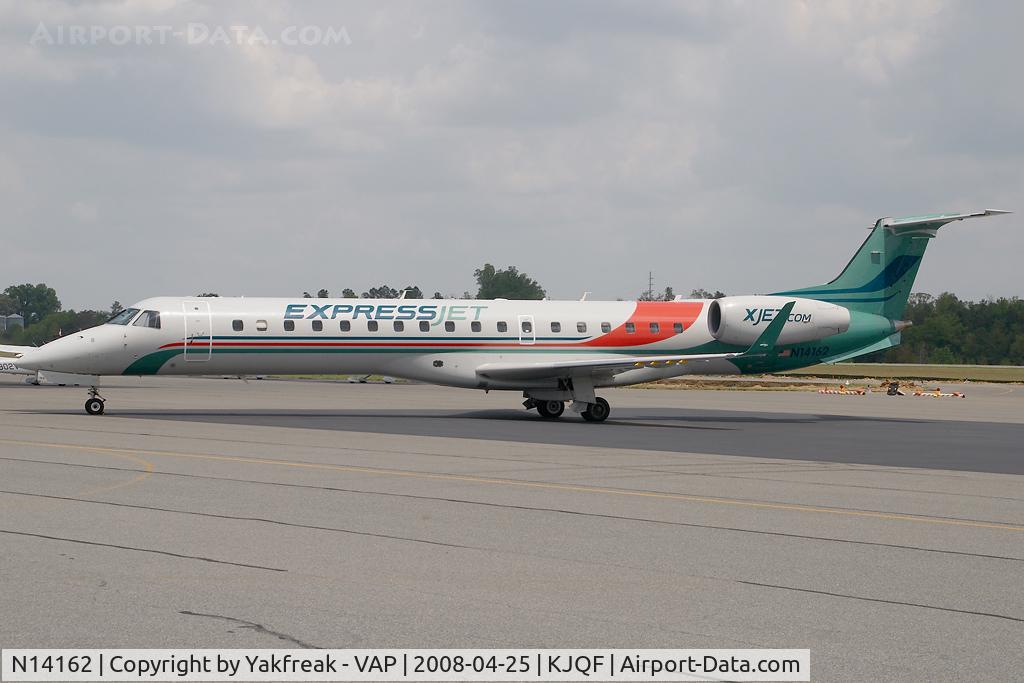 N14162, 2004 Embraer ERJ-145XR (EMB-145XR) C/N 14500808, Expressjet Embraer 145