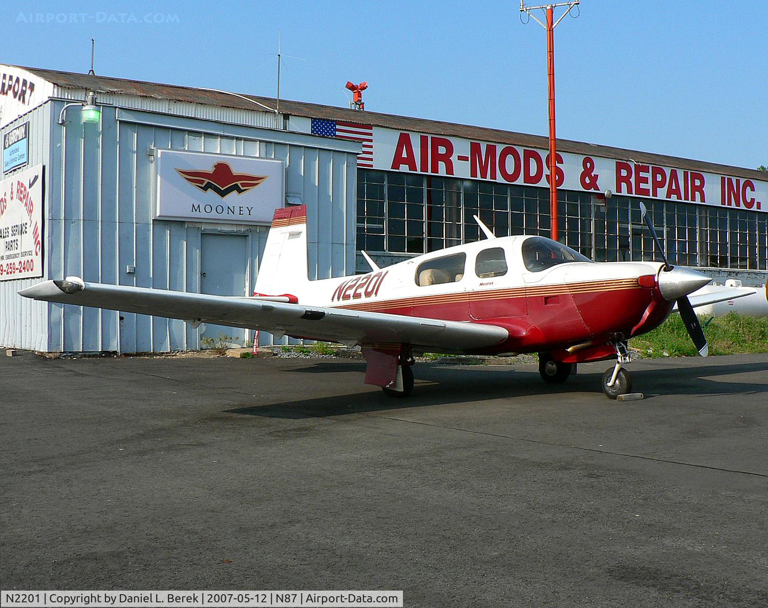 N2201, 1983 Mooney M20J 201 C/N 24-1389, Nice 1983 Mooney basks in the sun at Trenton-Robbinsville.