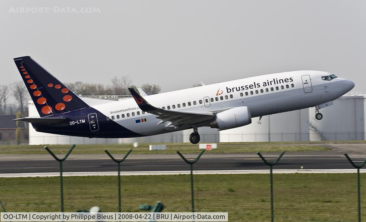 OO-LTM, 1991 Boeing 737-3M8 C/N 25070, Lift off from rwy 07R.