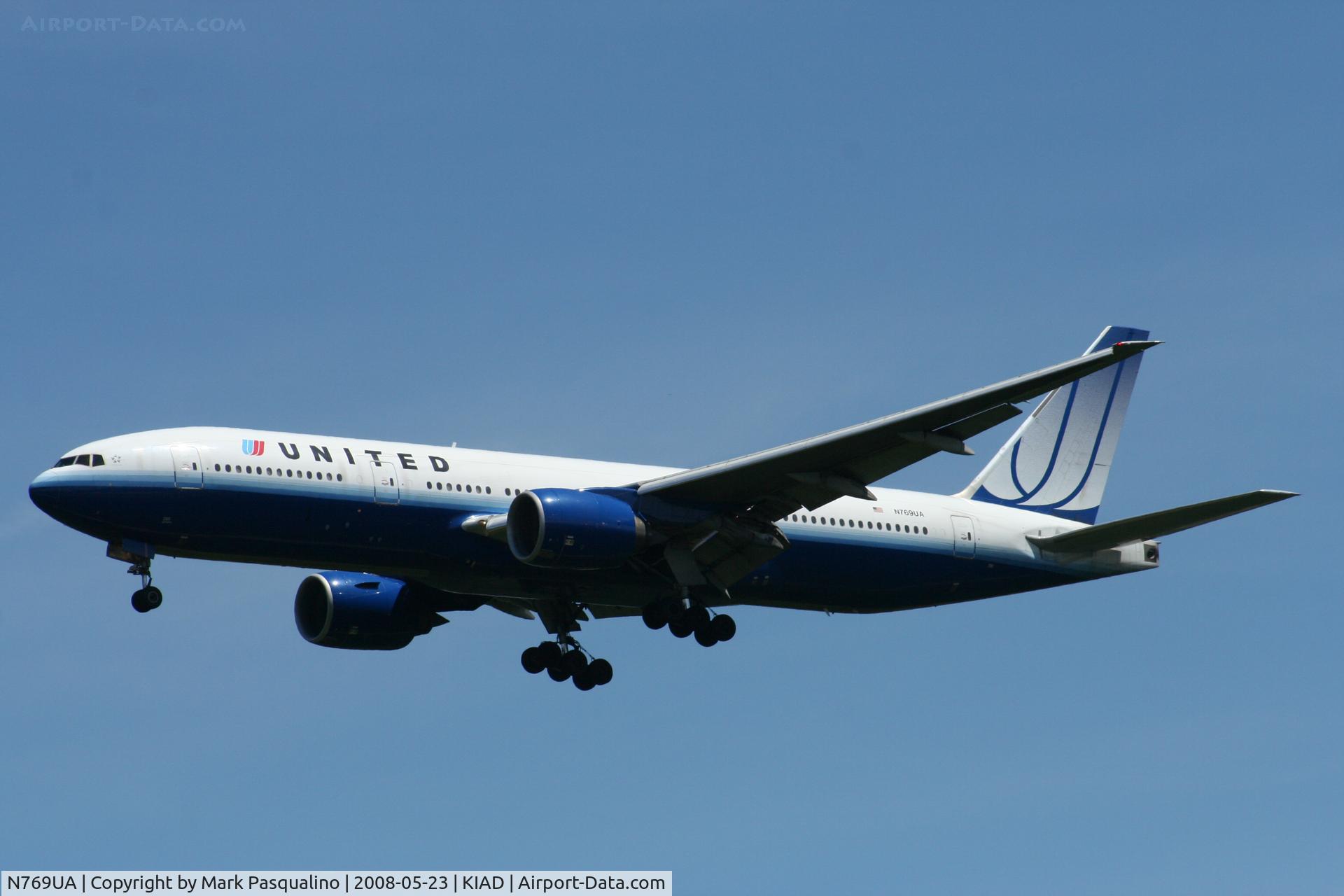 N769UA, 1995 Boeing 777-222 C/N 26921, Boeing 777-200