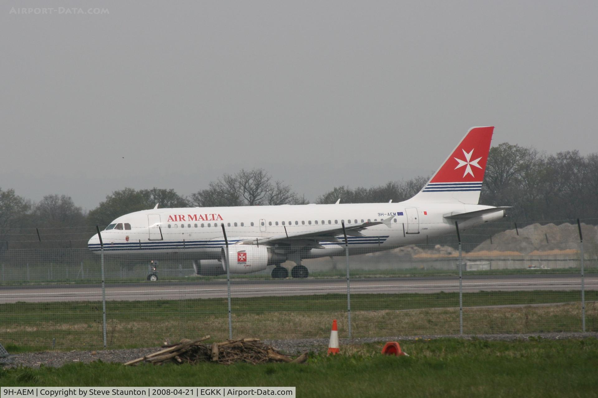 9H-AEM, 2005 Airbus A319-111 C/N 2382, Gatwick Airport 21/04/08 (married 19/04/08 - spotting two days later)