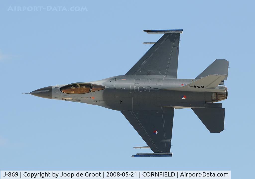 J-869, Fokker F-16AM Fighting Falcon C/N 6D-86, Low level over the Cornfield range after attaching one of the targets.