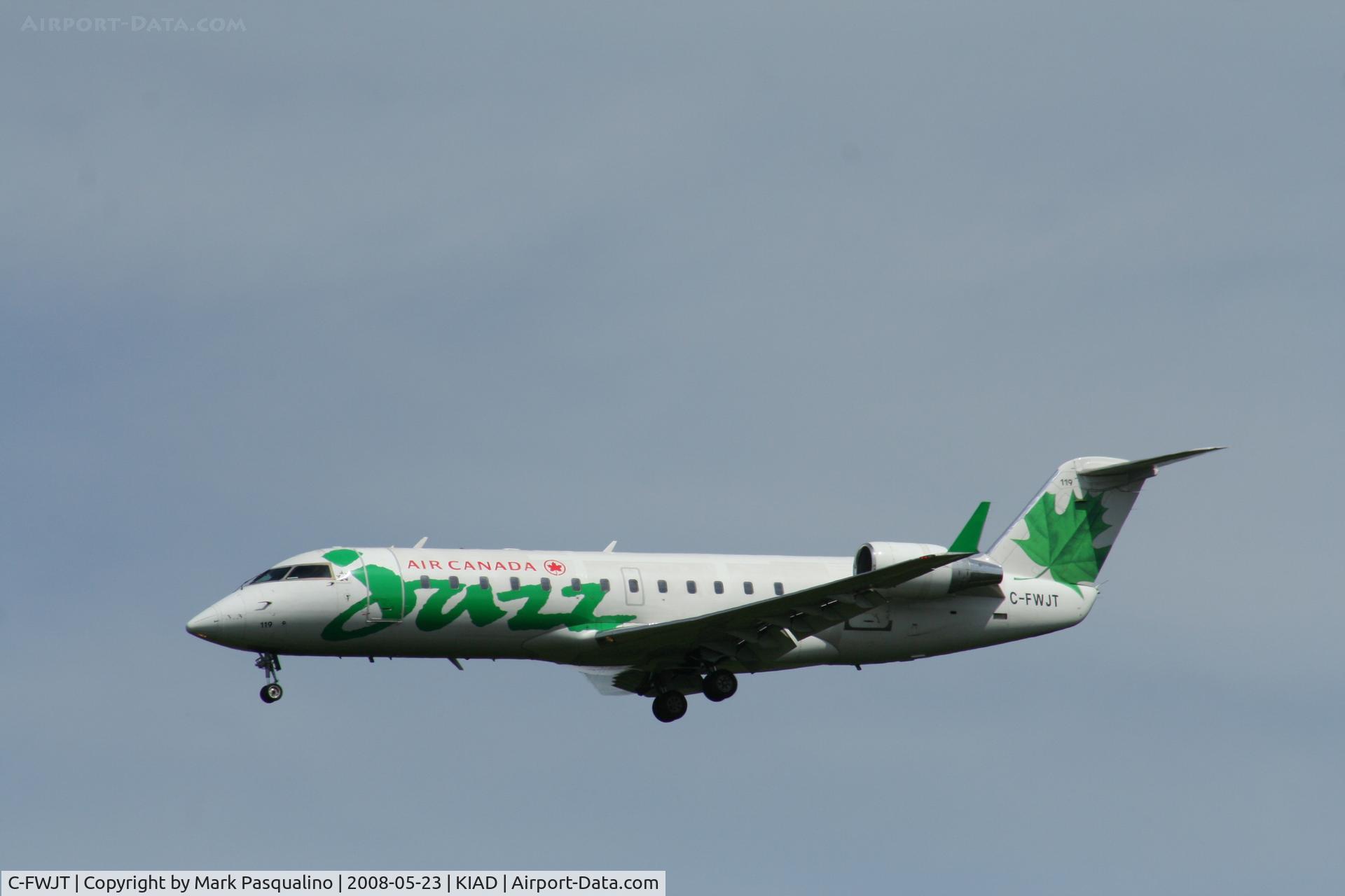 C-FWJT, 1995 Canadair CRJ-100ER (CL-600-2B19) C/N 7098, CL-600-2B19