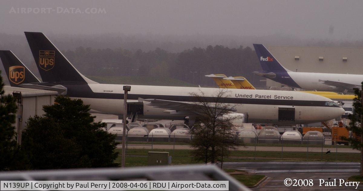 N139UP, 2001 Airbus A300F4-622R(F) C/N 0822, Chillin on a rainy ramp