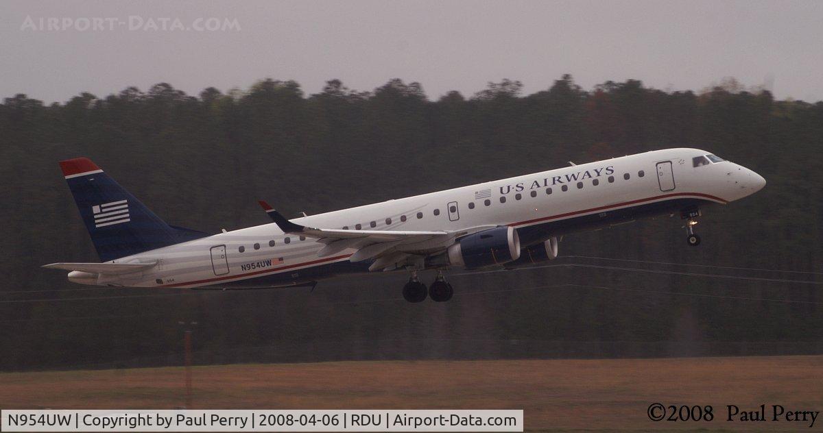 N954UW, 2007 Embraer ERJ-190-100 IGW 190AR C/N 19000139, Going up