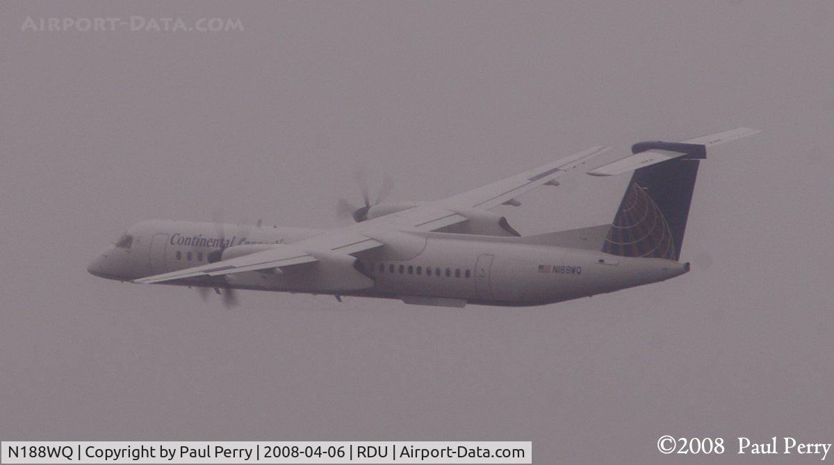 N188WQ, 2008 Bombardier DHC-8-402 Dash 8 C/N 4188, A Continental connector getting fast and wet