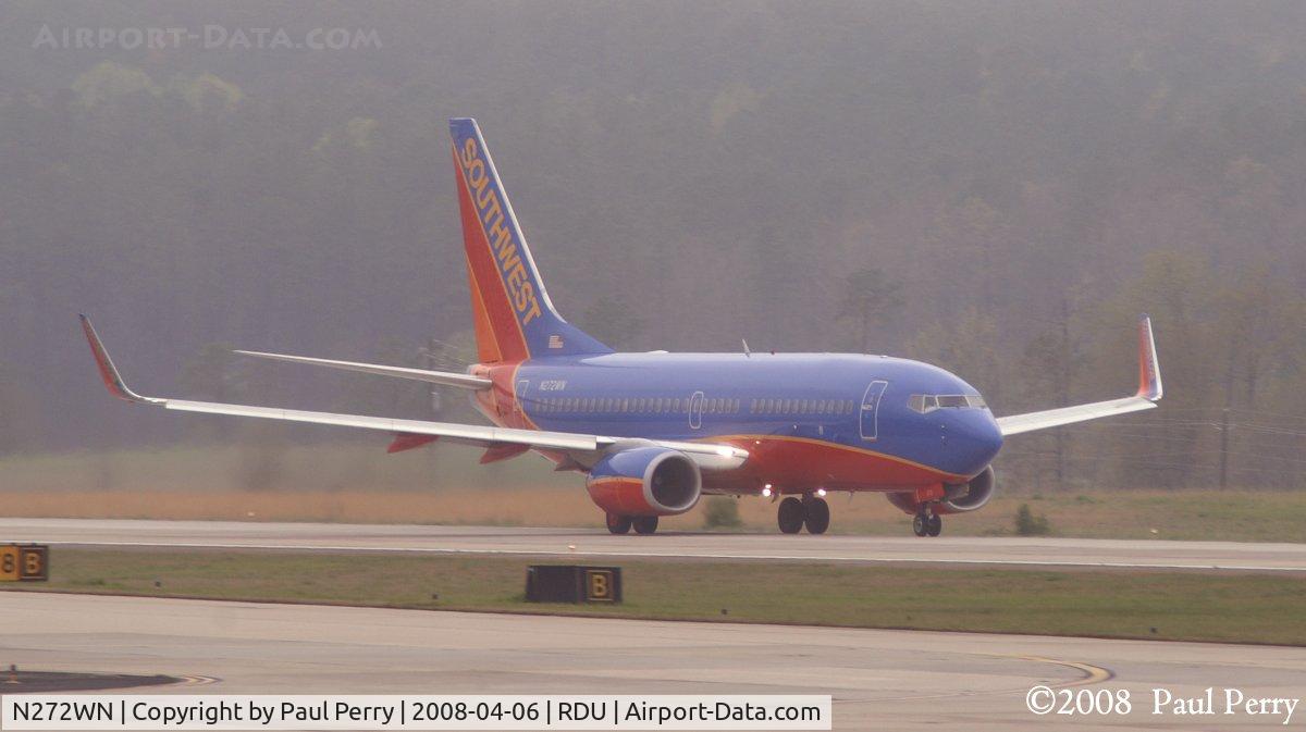 N272WN, 2007 Boeing 737-7H4 C/N 32527, A quite new ship lining up on 5L