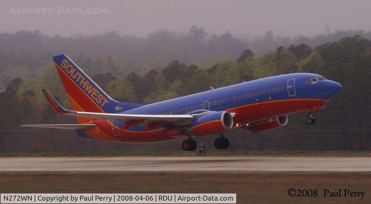 N272WN, 2007 Boeing 737-7H4 C/N 32527, Kissing the runway goodbye